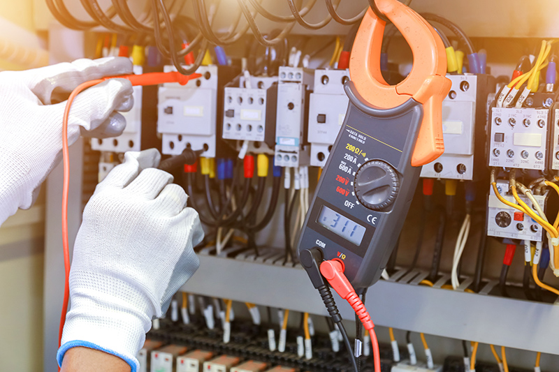 How To Become An Electrician in Rugby Warwickshire